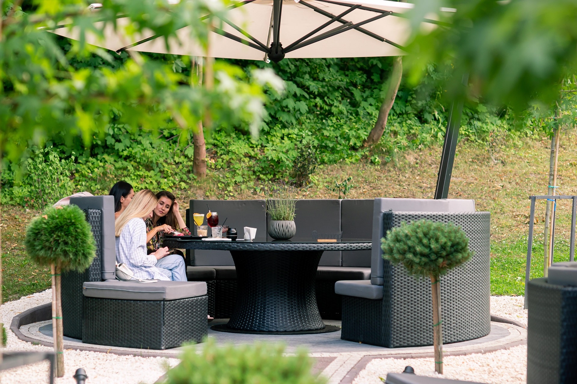 Không gian xanh trong nhà và nơi làm việc – bí quyết nâng cao tinh thần hiện đại